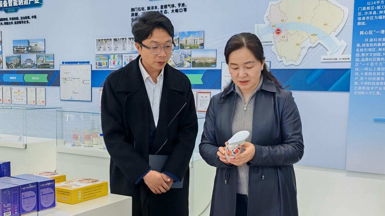 徐莉市長調(diào)研離岸中心 徐莉市長調(diào)研離岸中心